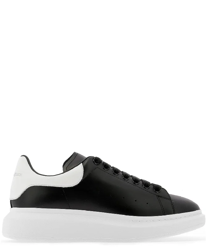 Athletic shoes with grippy outsoles -ALEXANDER MCQUEEN Larry Oversize Sneakers