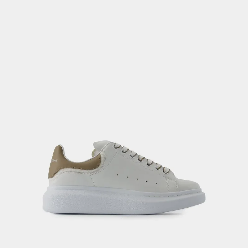 Athletic shoes for pickleball players -ALEXANDER MCQUEEN Oversized Sneakers for Men - FW24