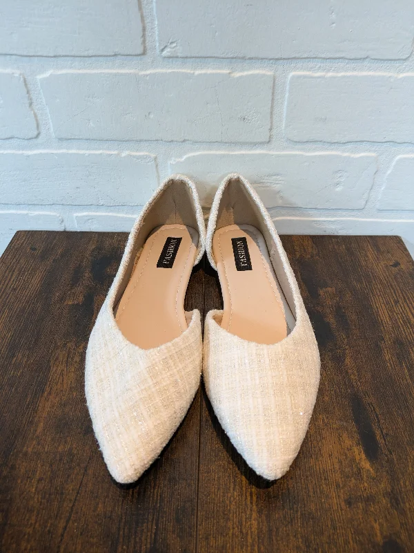 flats for chic street style-Shoes Flats By Clothes Mentor In White, Size: 7.5