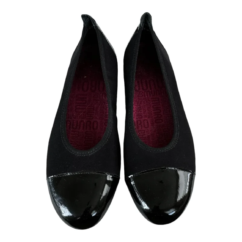 flats for business casual-Shoes Flats By Munro In Black, Size: 6