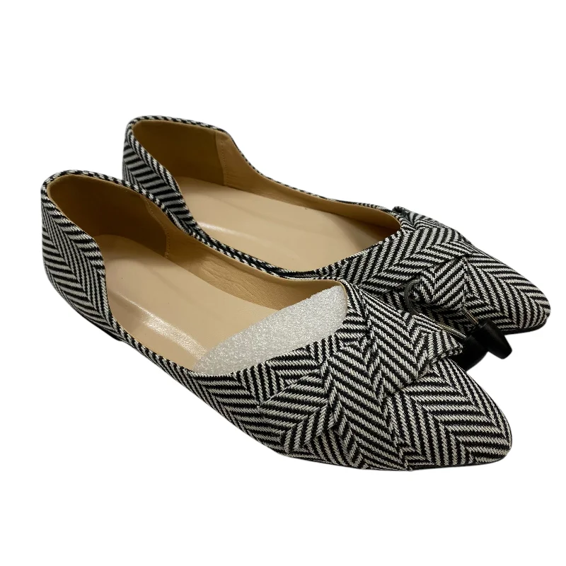 classic flats with comfortable fit-Shoes Flats By Clothes Mentor In Black & White, Size: 9.5