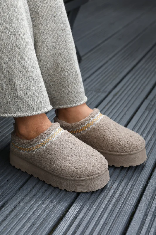 vibe slippers handmade-CHERRY FLATFORM AZTEC DETAIL LOW ANKLE SLIPPER BOOTS IN CAMEL SHEARLING