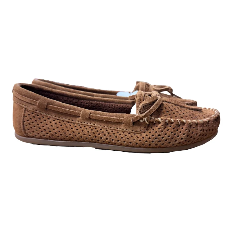 flats for traveling light-Shoes Flats By Minnetonka In Brown, Size: 7