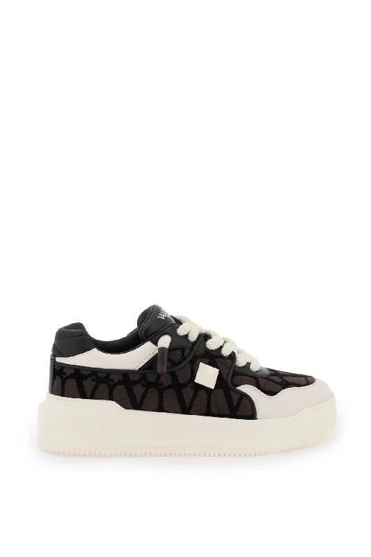 Athletic shoes with responsive midsoles -VALENTINO GARAVANI XL One Stud Low-Top Sneakers