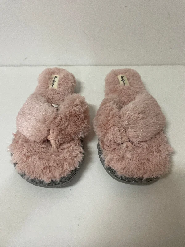 flair slippers trendy-Slippers By Dreamers In Pink, Size: 11