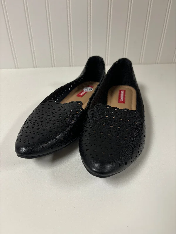 flats for practical workwear-Black Shoes Flats Union Bay, Size 6.5