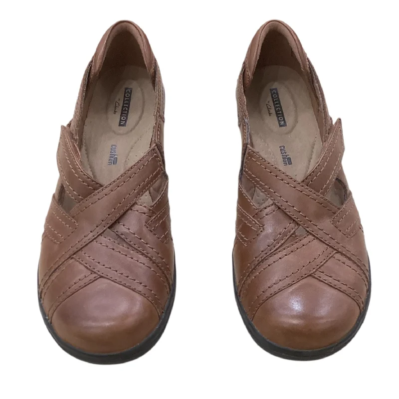 flats for office wear-Shoes Flats By Clarks In Brown, Size: 6