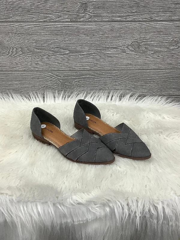 trendy flats for casual outfits-Shoes Flats By Maurices In Grey, Size: 9